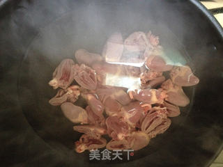 扁豆炒鸭心的做法步骤:3