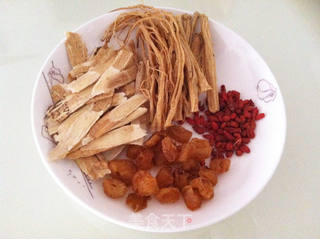 黄酒药膳滋补鸡汤的做法步骤：2