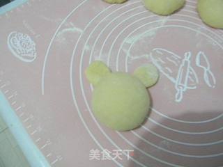 椰蓉奶黄馅花脸熊面包的做法步骤:11