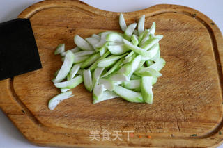 丝瓜炒鸡肉的做法步骤:3