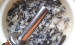 菰米腊鸭腿煲仔饭的做法步骤:2