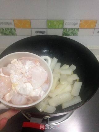 鱼鳔萝卜汤的做法步骤:4