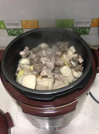 马蹄排骨莲藕汤的做法步骤:4