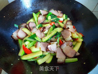 小瓜炒腊肉的做法步骤:8