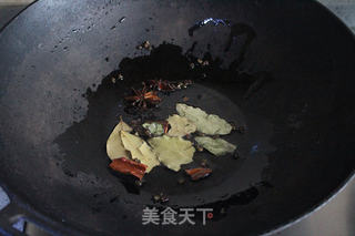 巧去猪蹄臭味——香辣猪蹄的做法步骤:4