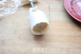 炼奶紫薯月饼的做法步骤:12