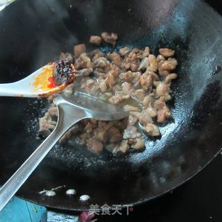 鱼香川味鸡丁的做法步骤：7