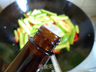 小瓜炒腊肉的做法步骤:6