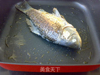 洋葱烧鲫鱼的做法步骤:4