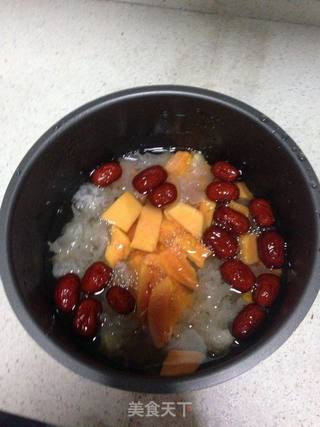 木瓜红枣银耳糖水的做法步骤:3