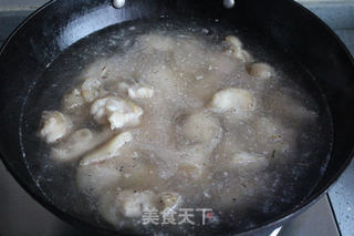 巧去猪蹄臭味——香辣猪蹄的做法步骤:3