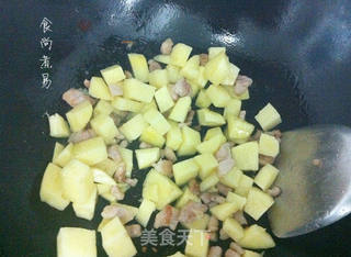 土豆焖饭的做法步骤:4