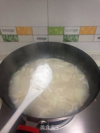 鱼鳔萝卜汤的做法步骤:6