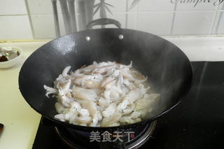 韭香比管鱼的做法步骤:4