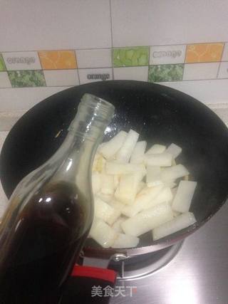 鱼鳔萝卜汤的做法步骤:3