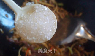 仔姜榨菜炒牛肉的做法步骤:7