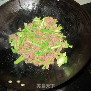 西芹肉丝的做法步骤：7