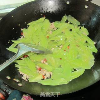 干辣椒肉末莴笋片的做法步骤：7