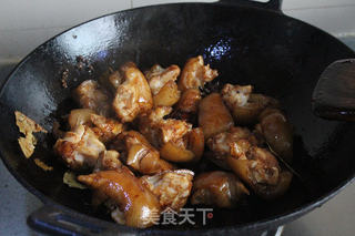 巧去猪蹄臭味——香辣猪蹄的做法步骤:6