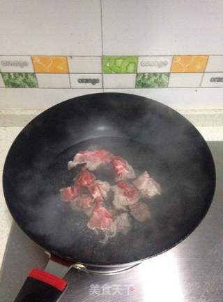 马蹄排骨莲藕汤的做法步骤:2