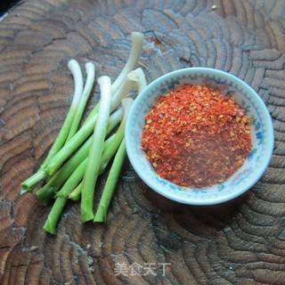 凉拌香辣蒜香鱼的做法步骤:3