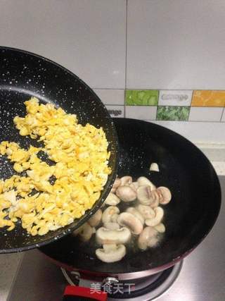 青蒜鸡蛋炒口蘑的做法步骤:6