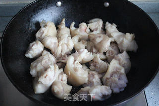 巧去猪蹄臭味——香辣猪蹄的做法步骤:2