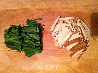 绿豆芽炒香干的做法步骤：2