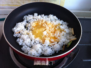 青蒜蛋炒饭的做法步骤:5
