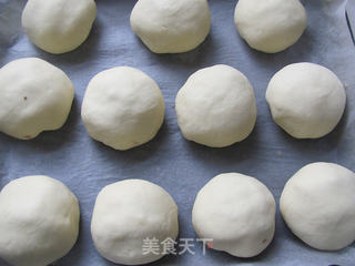 红豆柔软餐包的做法步骤:10