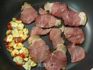 腊肉蒜苗炒高丽 ♥腊肉!不只是年菜 4的做法步骤:2