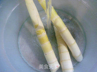 大豆蛋白烧雷笋的做法步骤:2