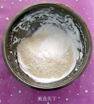 蛋白椰蓉球的做法步骤:4