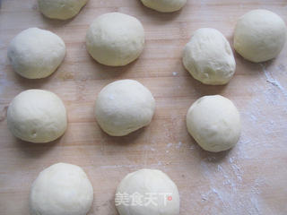 红豆柔软餐包的做法步骤:5