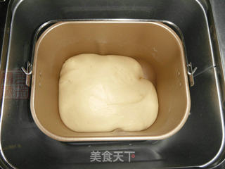 照烧沙拉肉松面包的做法步骤:3