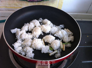 青蒜蛋炒饭的做法步骤:3