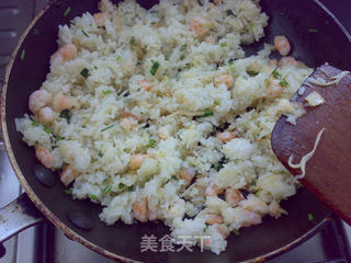 鱿鱼丝虾仁炒饭的做法步骤:5