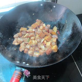 香干肉丁的做法步骤：9