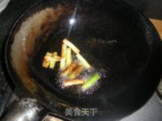 节日必备菜--葱烧海参的做法步骤:3