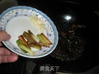 节日必备菜--葱烧海参的做法步骤:6