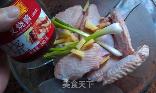 孜然鸡翅中的做法步骤:2