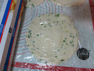 8分钟搞定美味早餐--手抓葱油饼的做法步骤:18