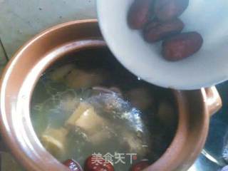 鸡肉煲玉米胡萝卜汤的做法步骤:7