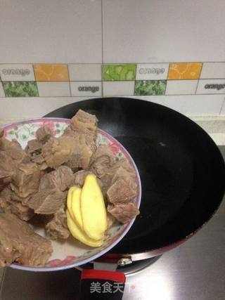 土豆牛腩的做法步骤:3
