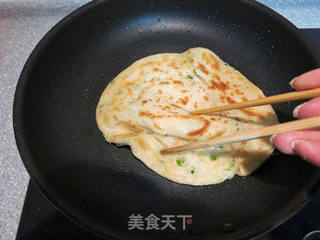 8分钟搞定美味早餐--手抓葱油饼的做法步骤:24