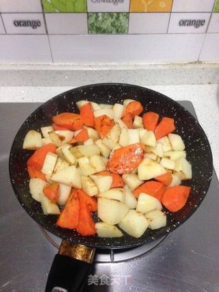 土豆牛腩的做法步骤:7