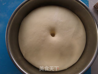 烫种玫瑰酱甜包的做法步骤：3