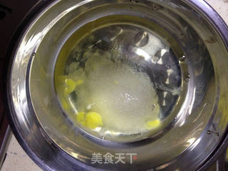 电饭煲做的草莓蛋糕饼的做法步骤:2