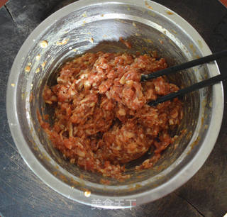 猪肉韭菜蒸饺的做法步骤:2