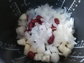 银耳雪梨红枣汤的做法步骤:3